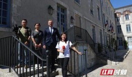 甘谷网红吃瓜事件视频曝光,视频曝光引发网友热议